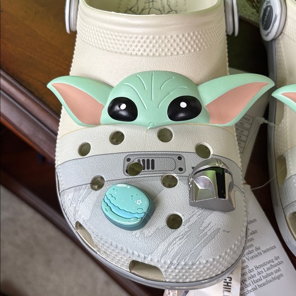 Brand New Crocs Adults' STAR WARS Grogu Classic Clogs Bone Casual Slip On Shoes - Picture 13 of 16